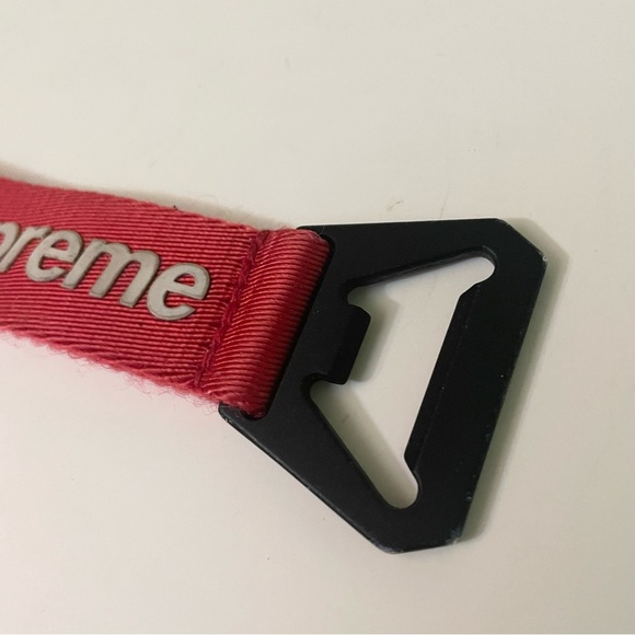 Supreme Webbing Keychain Red Logo Accessory - Picture 3 of 15